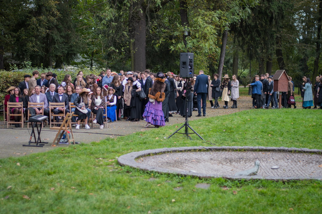 Zdjęcie 120-lecie_2LO (85)91ad501a-9d92-4532-bbd2-5724a26091aa.jpg w galerii 120-lecie II LO